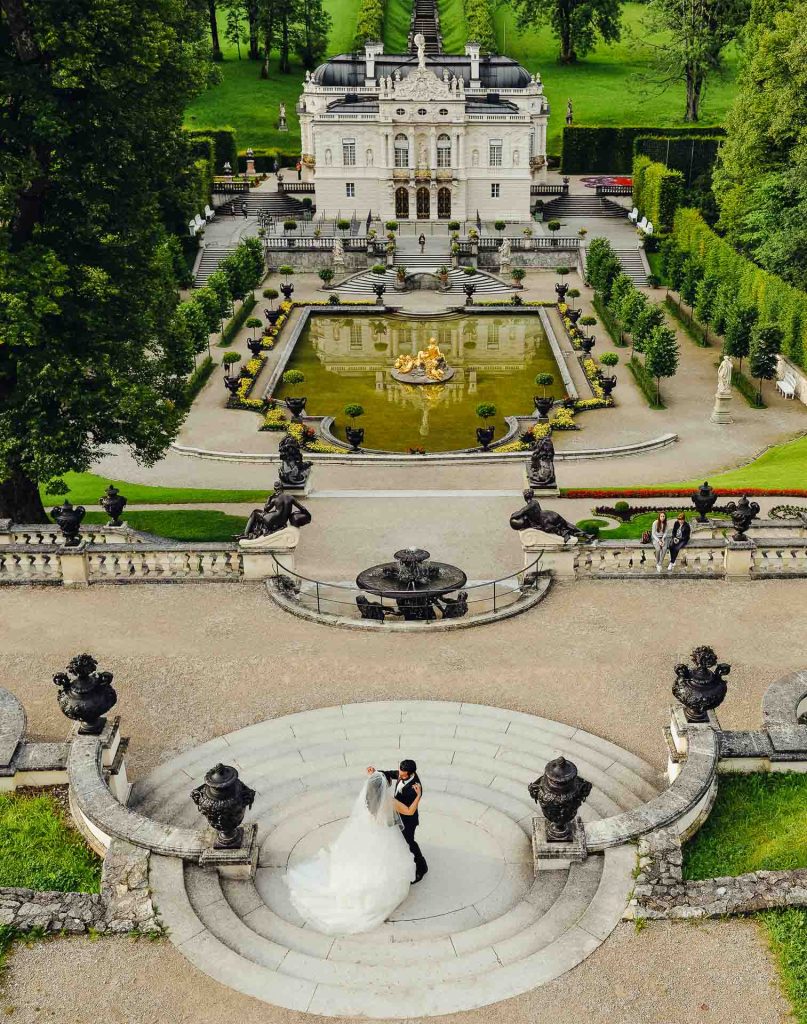 Hochzeitsfotograf Weilheim fotografiert Brautpaar am Schloss Linderhof in Bayern