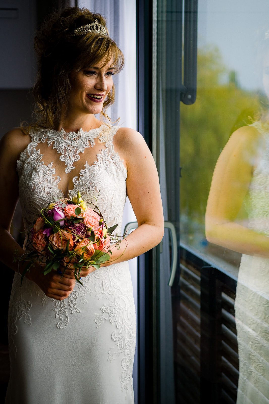 Castle wedding Bavaria – groom getting ready at the castle hotel