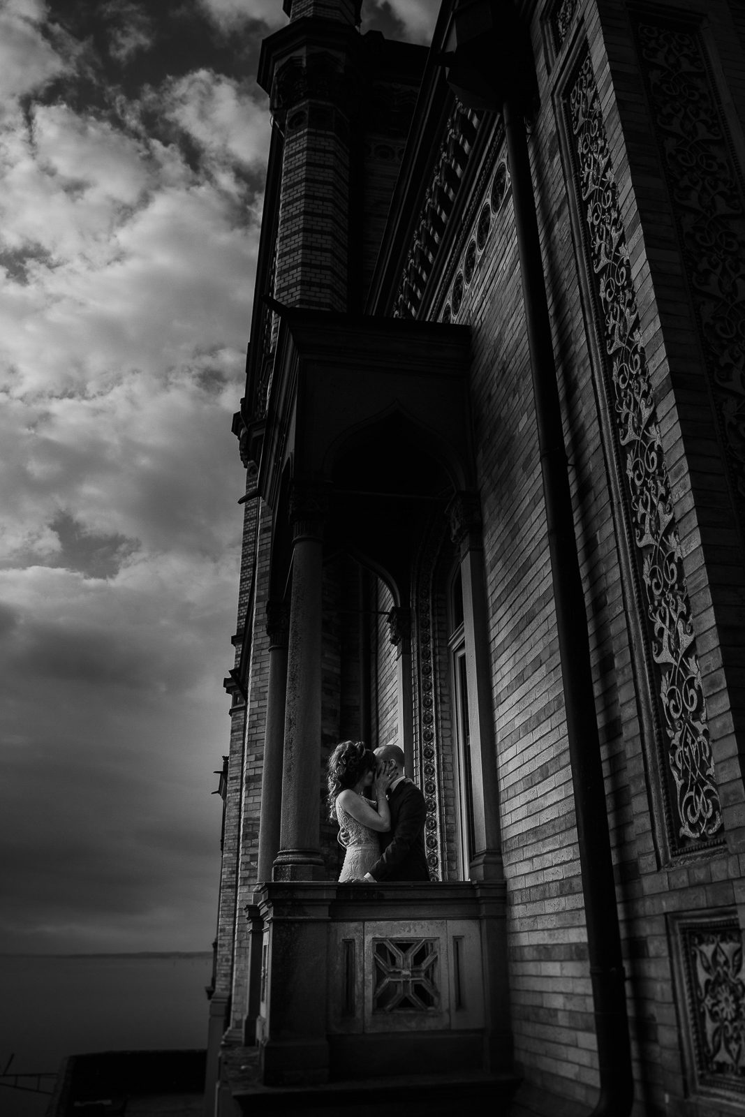 Wedding photos castle wedding Bavaria – intimate moments of the bridal couple