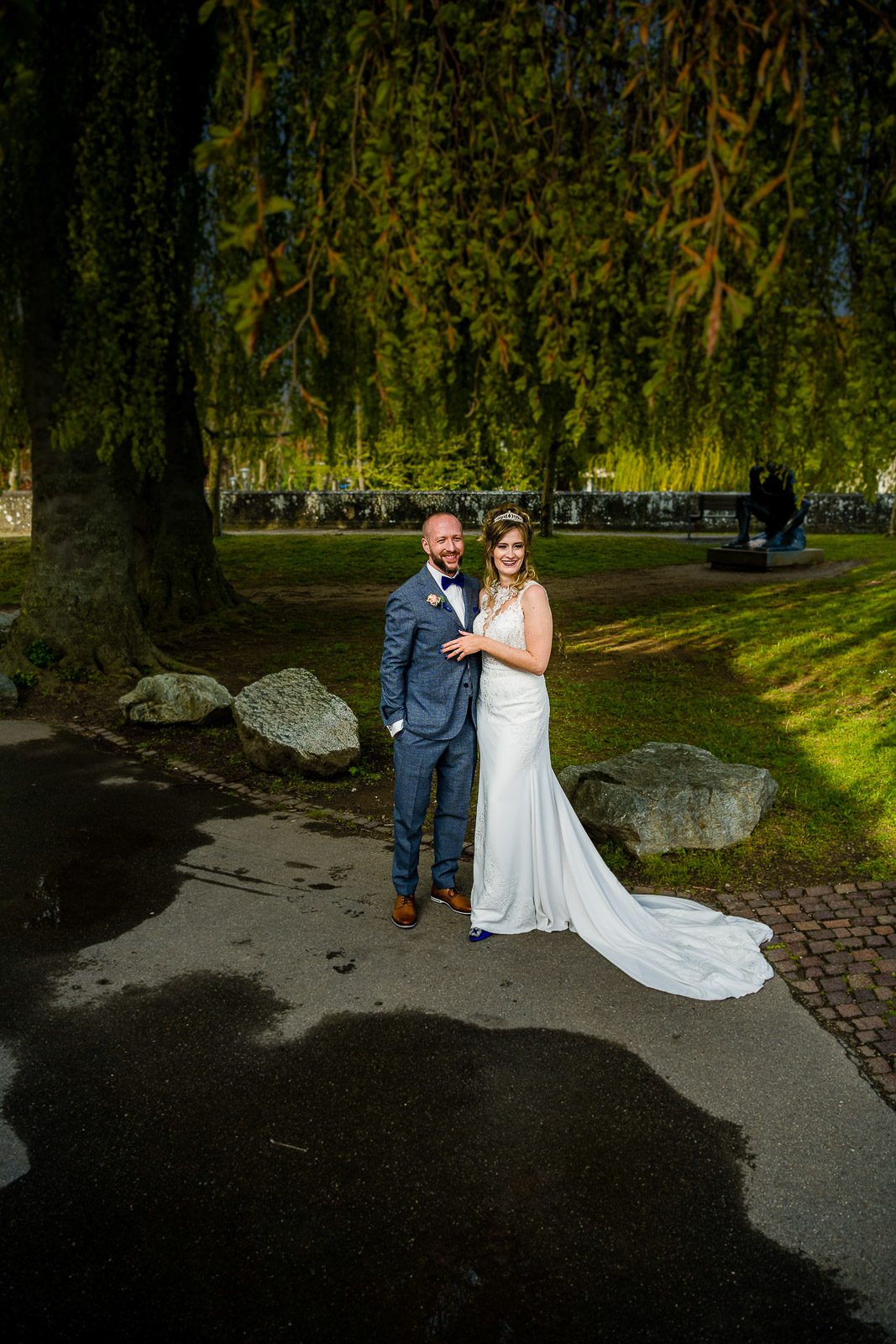 Castle wedding Bavaria – romantic portraits in the historic garden