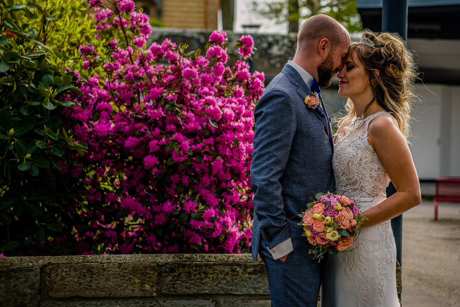 Castle wedding Bavaria – flowers and table decoration in the castle hall