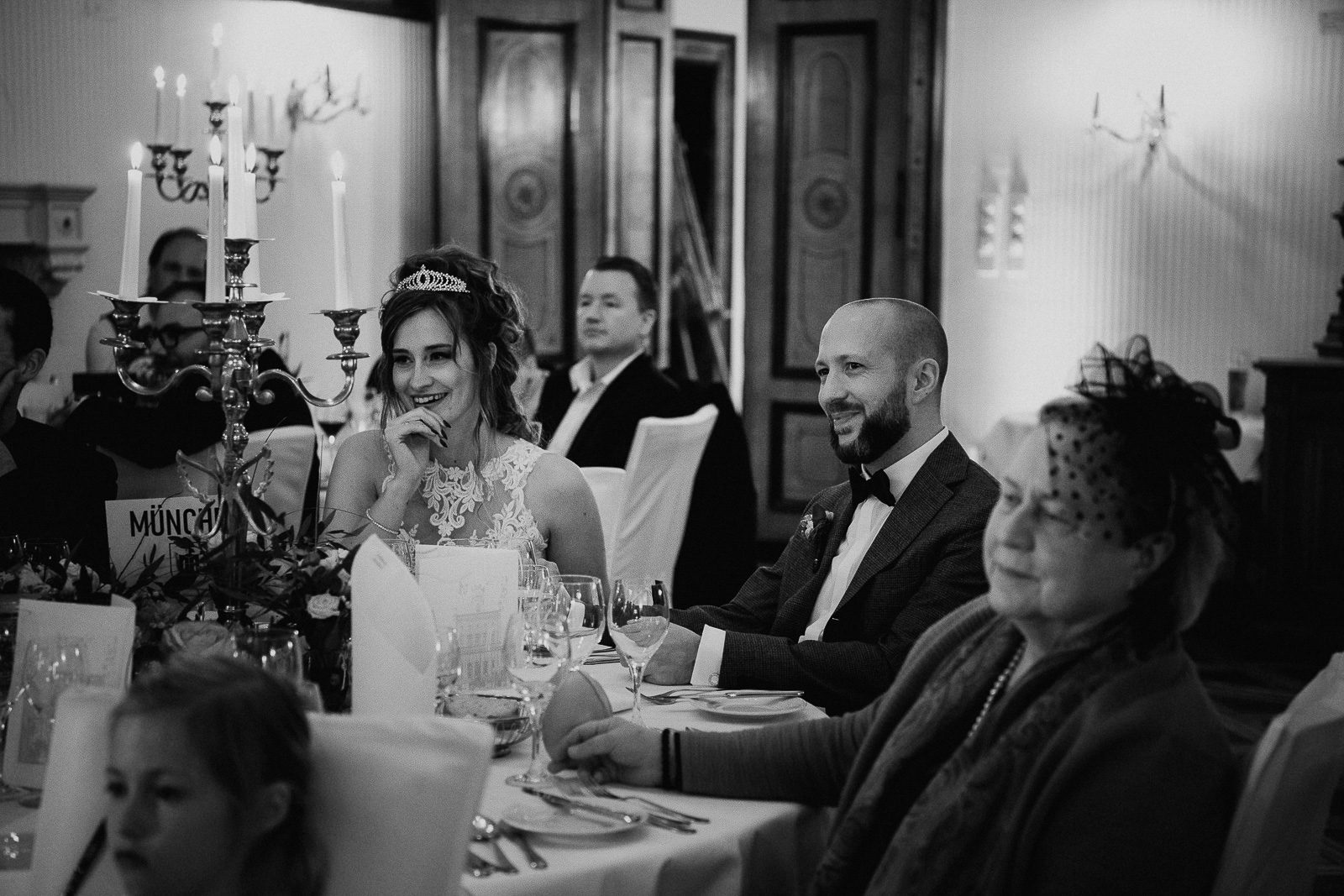 Wedding photographer castle wedding Bavaria – bride in the palace garden