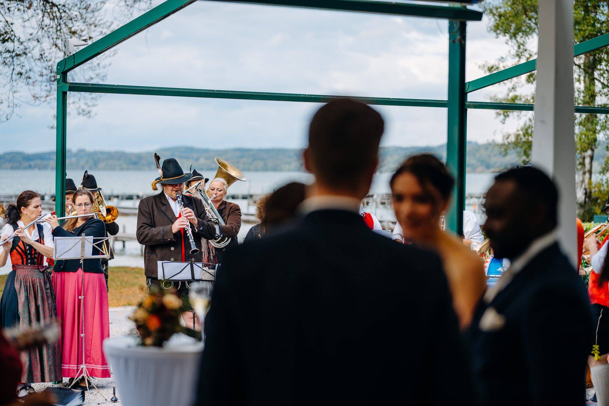 Wedding photos Starnberger See – romantic Bridal couple