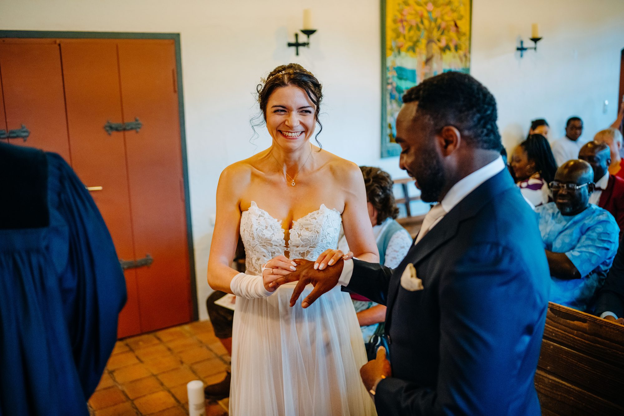Bridal couple at Starnberger See – natural wedding images