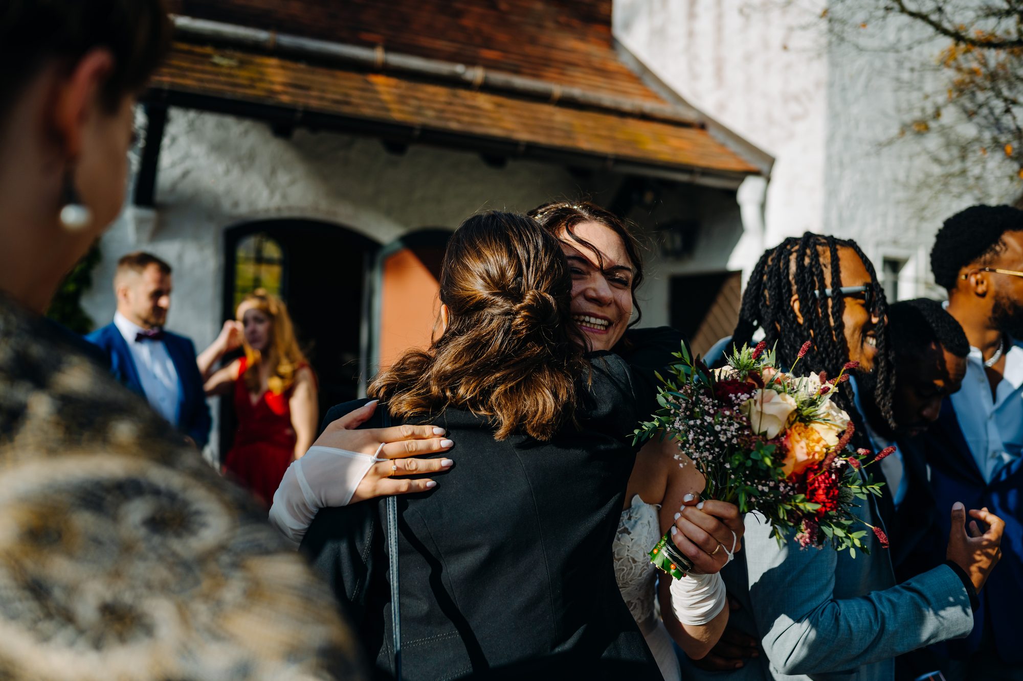 Bridal couple at Starnberger See – natural wedding images
