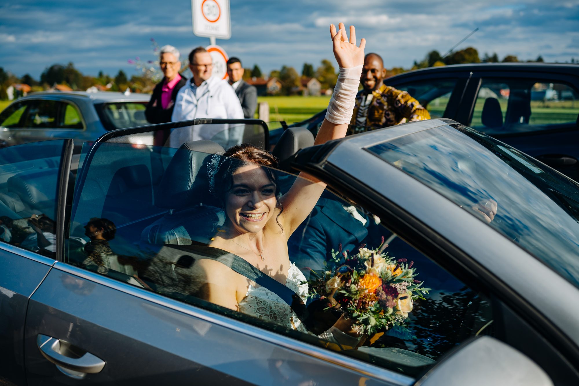 Bridal couple at Starnberger See – natural wedding images